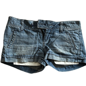 AMERICAN EAGLE MEDIUM BLUE DENIM LOW RISE SHORTS